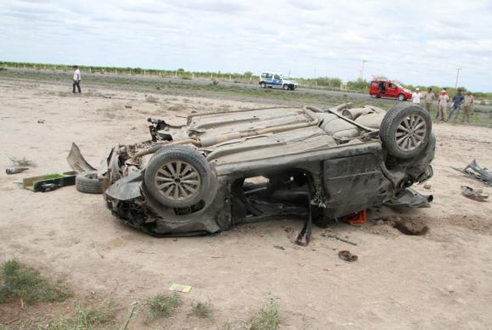 Tres muertos en 2 vuelcos y un choque con una moto