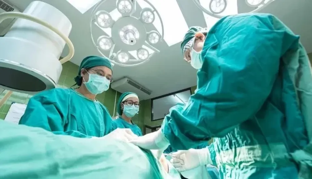 “Me duele la panza”: lo operaron del estómago y le sacaron algo increíble
