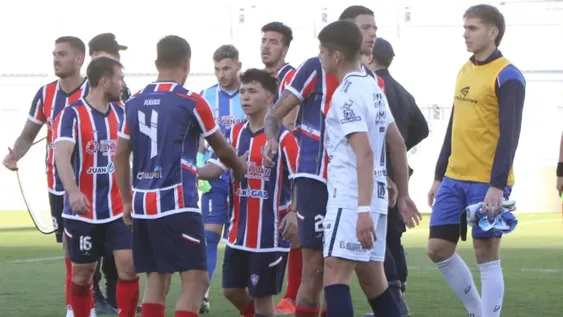 Descendido y con una deuda que crece, Peñarol viaja a Río Cuarto para despedirse