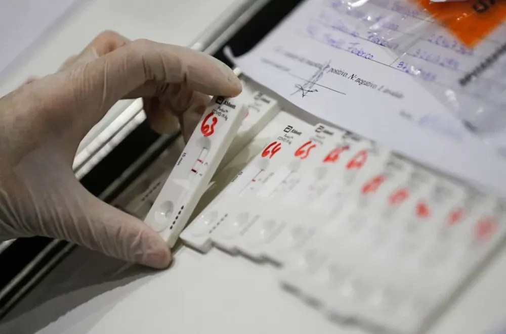 El autotest funciona con saliva o hisopado nasal y revela en 15 minutos