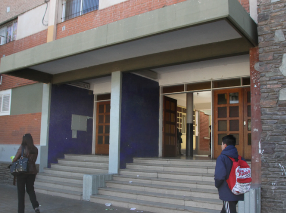 Dos alumnos de la Boero se besaron y el video se hizo viral: “Son actos indecorosos”, dijo el director