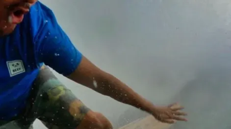 Murió el surfista Mikala Jones tras cortarse una arteria con la tabla