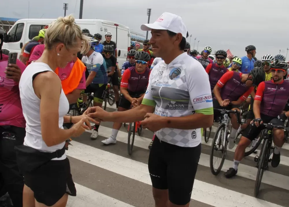 Promesa de amor eterno en la ruta