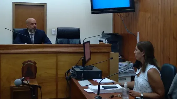 Acepta 11 años y medio de cárcel por violar a su hijastra cuando su mujer iba al médico