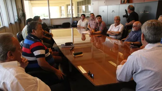 El Gobierno dará un plus de $6 mil en dos partes a los empleados estatales y municipales