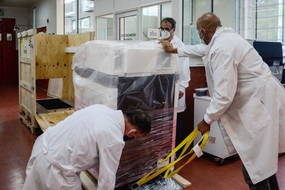 Argentina compró una máquina por 1 millón de dólares para controlar la mutación del virus