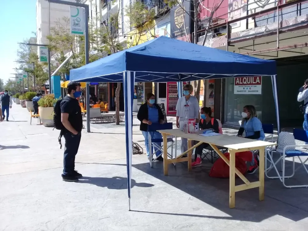 Hasta el sábado harán test rápidos de Covid-19 en la Peatonal