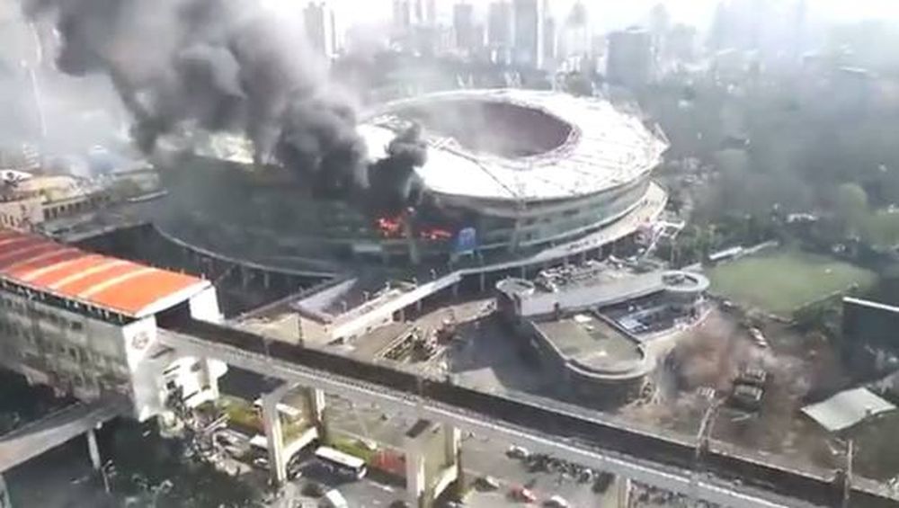 Se incendió el estadio del equipo de Tévez, en Shangai