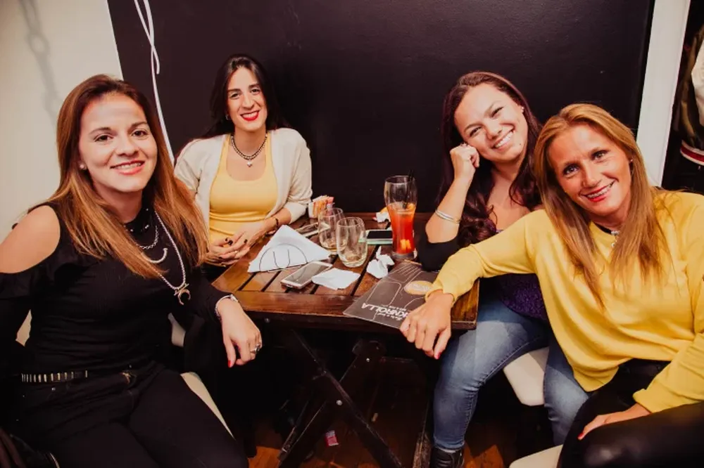 Finde a pleno en RockNRolla