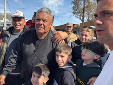 Chiqui Tapia en el Santuario Difunta Correa.