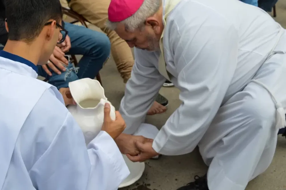Monseñor Larrazábal celebró la Misa de Jueves Santo con internos y autoridades del Servicio Penitenciario