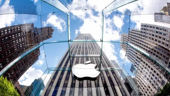 Apple ya vale más de un billón de dólares y metió récord en Wall Street