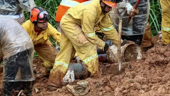 Al menos ocho muertos tras un aluvión ocasionado por fuertes lluvias