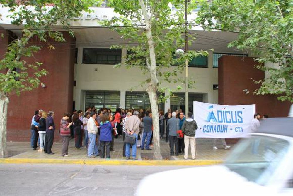 Según ADICUS, la UNSJ no descontará los días de paro