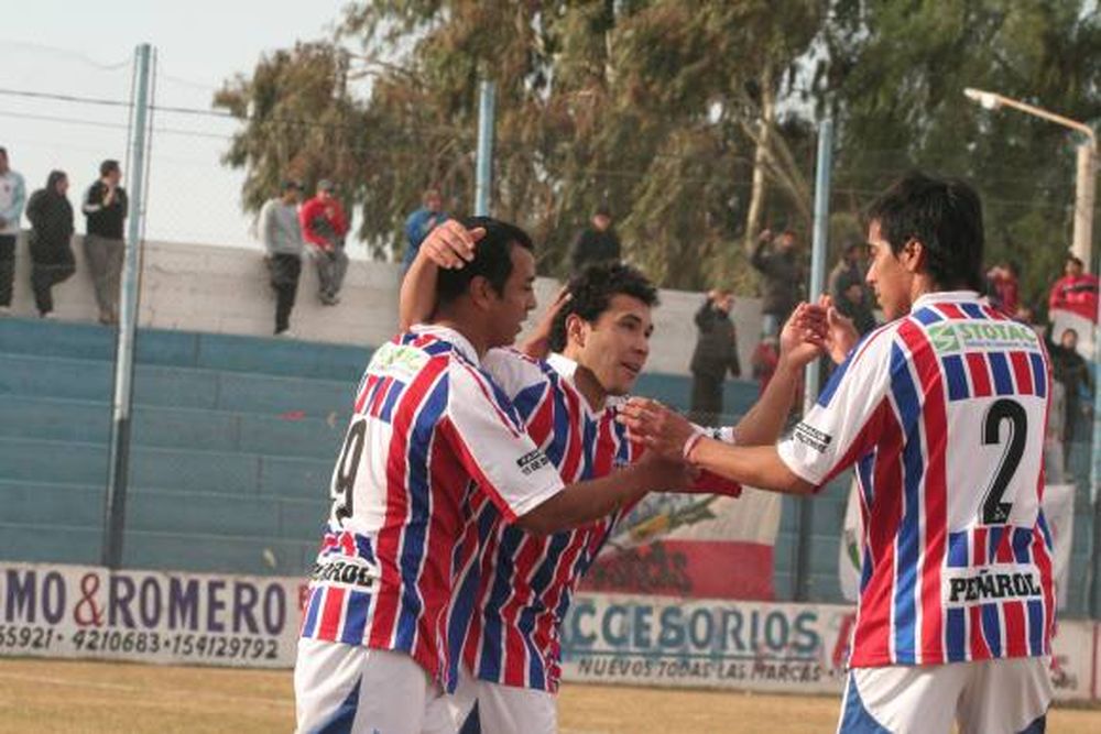 Complicada visita del líder Peñarol