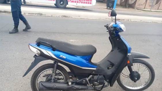 Moto con pedido de captura en 9 de Julio.-