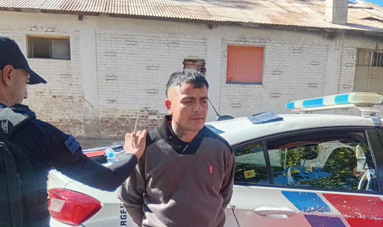 En apenas 10 minutos, abrió dos autos para robar, fue detenido y por reincidente volverá al Penal