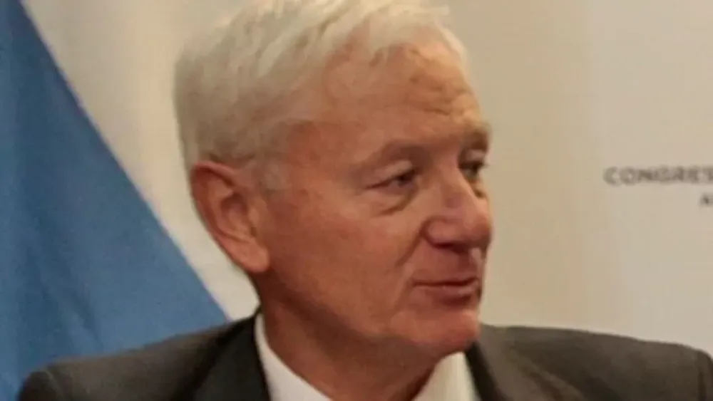 Investigan a un docente universitario que habría cobrado para aprobar su materia