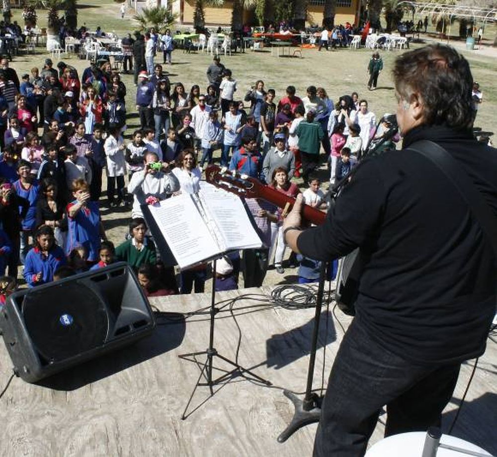 El show de Víctor Heredia  logró calmar a los chicos