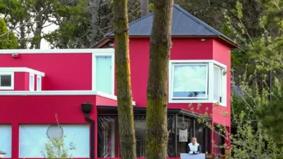 Volvió a su casa de veraneo y la encontró usurpada