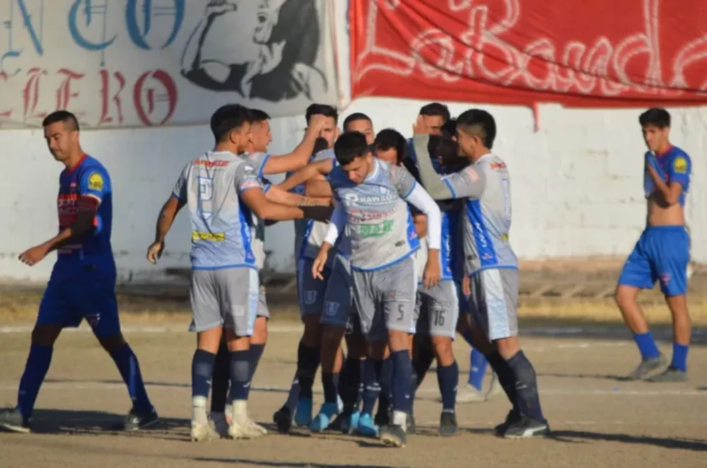 Unión sigue imparable: 2-0 sobre la Villa Obrera