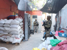 Chizitos con cocaína sirvieron paRA descubrir 15 toneladas de alimentos con droga. Hay ocho detenidos. Chizitos con cocaína sirvieron paRA descubrir 15 toneladas de alimentos con droga. Hay ocho detenidos.