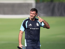 Dibu Martínez mantiene en alerta al cuerpo técnico, ¿llegará en condiciones? Dibu Martínez mantiene en alerta al cuerpo técnico, ¿llegará en condiciones?