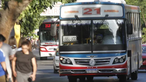 El conflicto de colectiveros por la velocidad se profundiza afuera del Gran San Juan