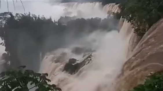 Cerraron la Garganta del Diablo en las Cataratas del Iguazú por la crecida de las aguas