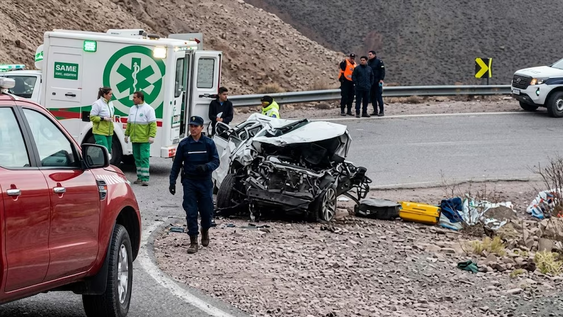 La Toyota SW4 cayó por un barranco de unos 80 metros en la Cuesta de Lipán, sobre la Ruta Nacional 52. (Foto gentileza: Todo Jujuy)