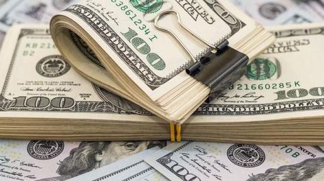 El dólar blue tuvo otro pequeño retroceso y cerró a 377 pesos