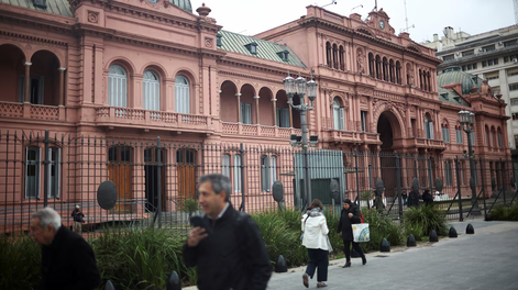 el gobierno les prohibio a los periodistas acreditados el ingreso a la casa rosada