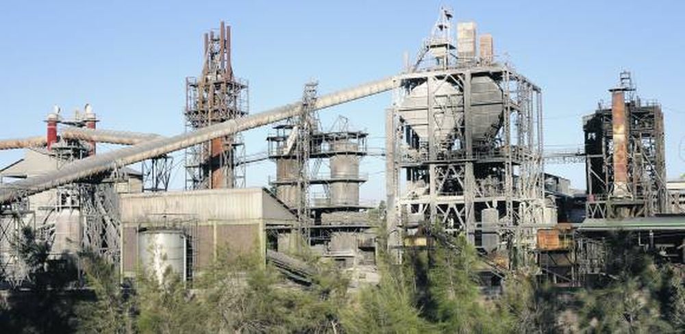 Fábrica de carburo: por el freno anticipan vacaciones