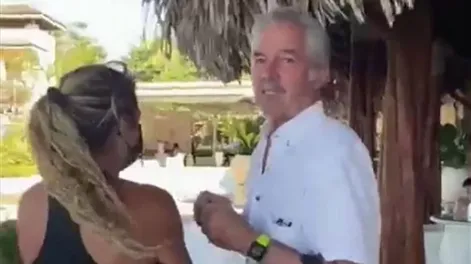 Escracharon a Felipe Solá y respondió con insultos