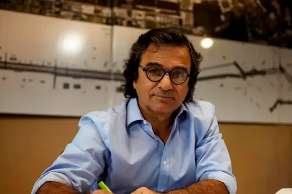 El caso expone irregularidades en la política, tras la omisión de propiedades en Miami por parte de un funcionario.