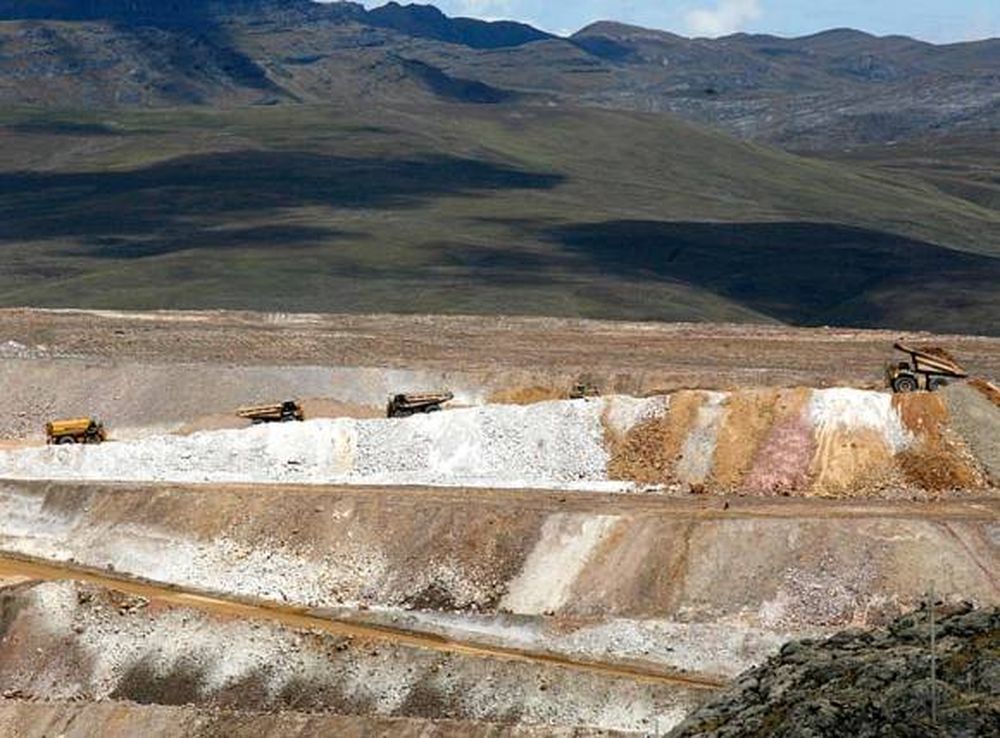 En plena recuperación, cayó la producción minera en Perú