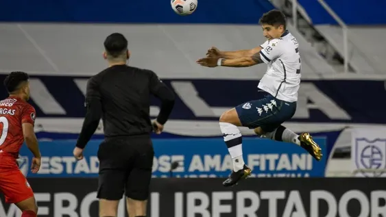 Vélez ganó y quedó muy cerca de clasificar a los octavos de final