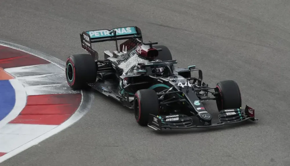Hamilton fue el más rápido en Sochi y largará primero