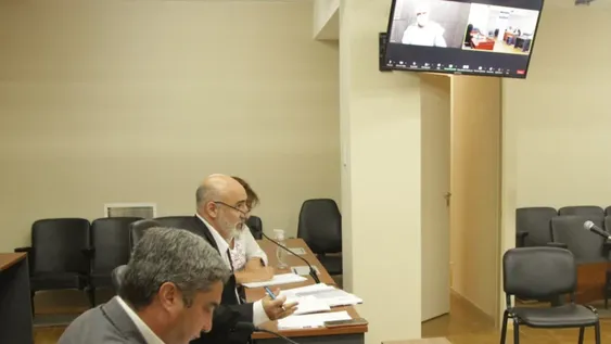 Drama con mujer que quiere que zafe el esposo, acusado de violarla y golpearla