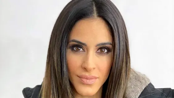 Celeste Muriega provocó suspiros al lucir una pollera con tablitas