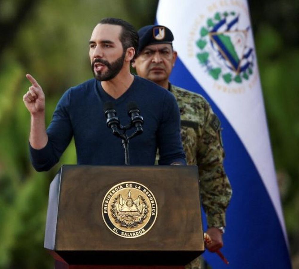 Bukele reafirma promesa de “arrasar” con las pandillas tras asesinato de un policía salvadoreño