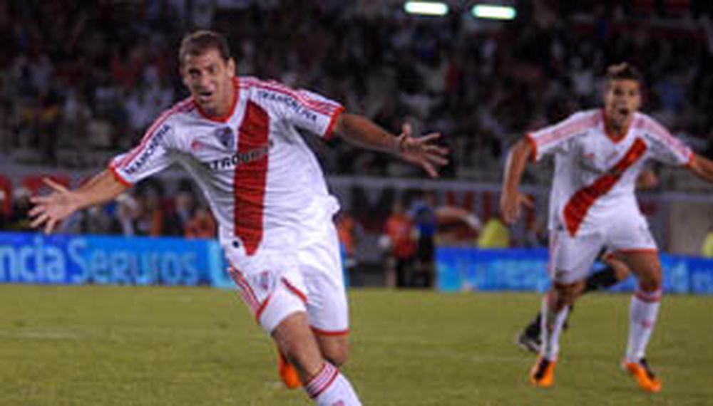 River le ganó a Newell’s con dos goles Caruso