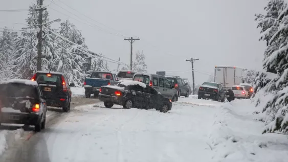 Horas críticas por la nieve en Chubut