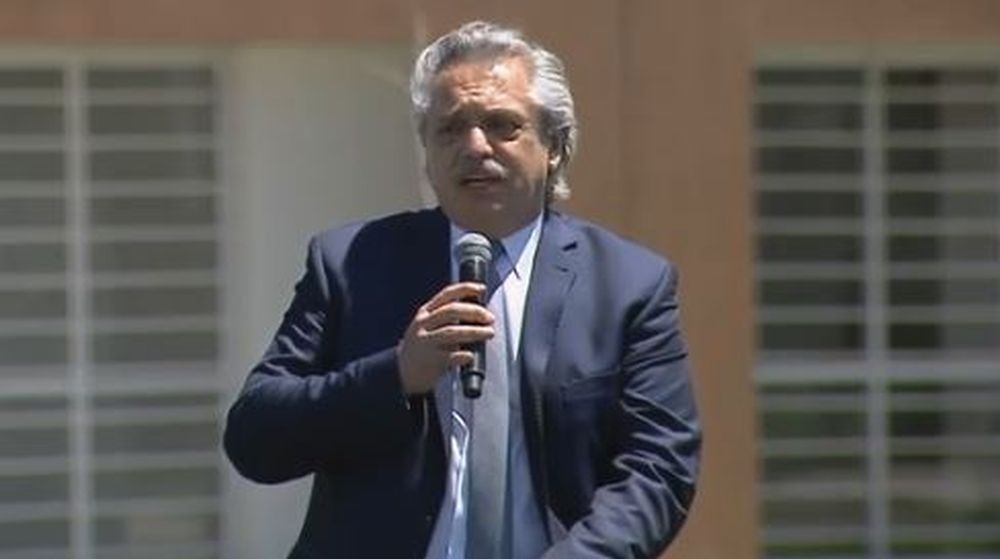 Fernández dijo que “devaluar es muy fácil, pero es una máquina de generar pobreza”