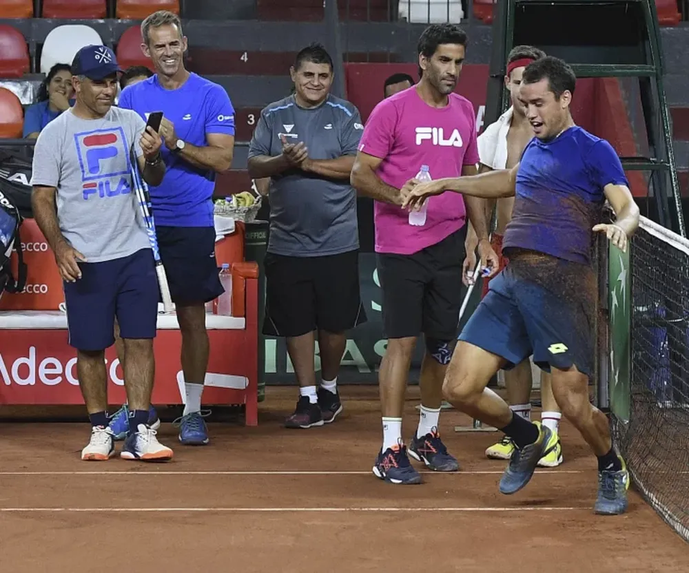El equipo argentino cerró su preparación en San Juan con un distendido fútbol-tenis