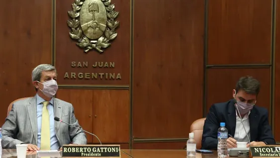 Mensaje de Uñac, con poca gente y conexión por Zoom