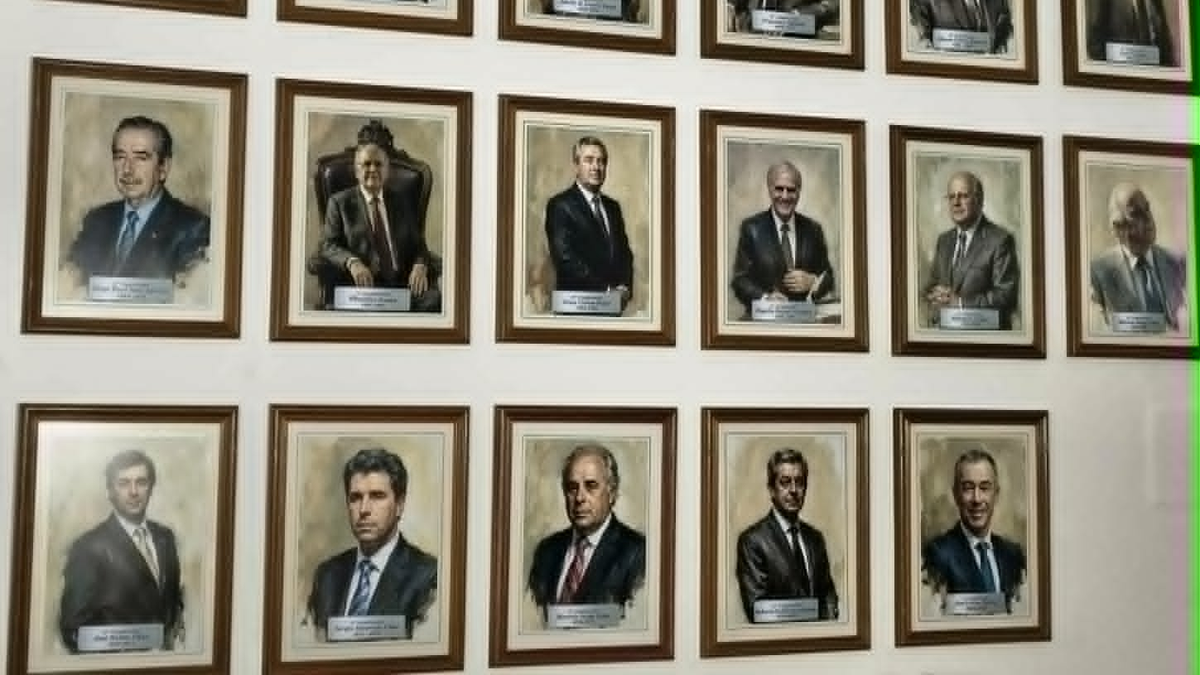 Con <b>Inteligencia Artificial</b> renovaron la Galería de Vicegobernadores de la Legislatura Provincial thumbnail