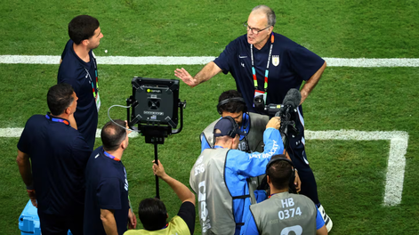 Video: el enojo de Marcelo Bielsa con un periodista después de la eliminación de Uruguay del Mundial