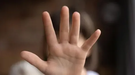 Abusó mediante manoseos a su sobrina de 5 años y lo condenaron sin prisión