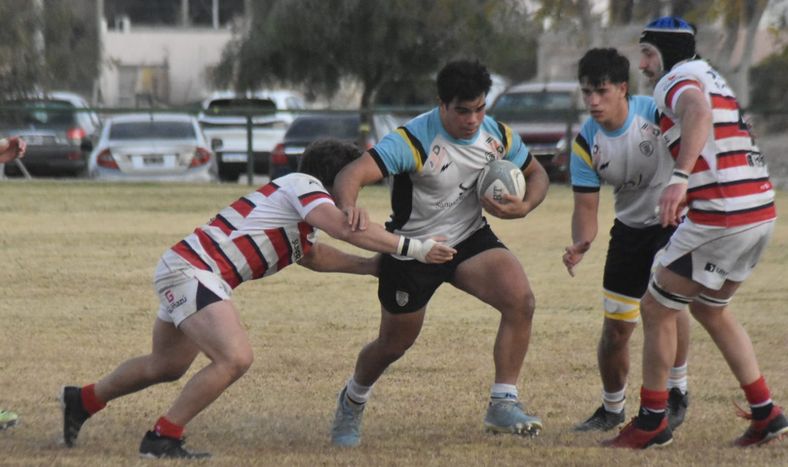 Debut. Universitario terminó perdiendo en el arranque ante Marista en el Top 8 Oro.